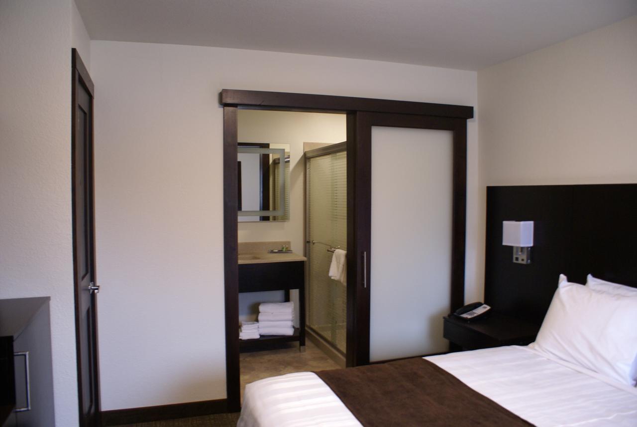 Boarders Inn & Suites By Cobblestone Hotels - Syracuse Экстерьер фото