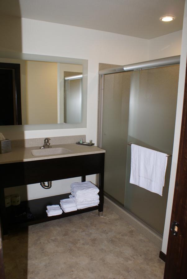Boarders Inn & Suites By Cobblestone Hotels - Syracuse Экстерьер фото