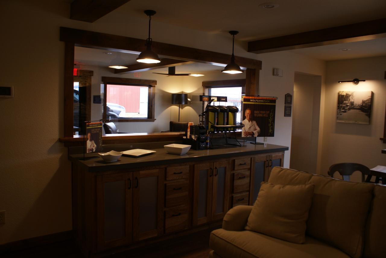 Boarders Inn & Suites By Cobblestone Hotels - Syracuse Экстерьер фото