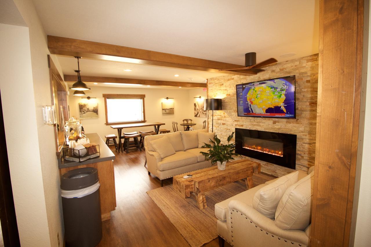 Boarders Inn & Suites By Cobblestone Hotels - Syracuse Экстерьер фото