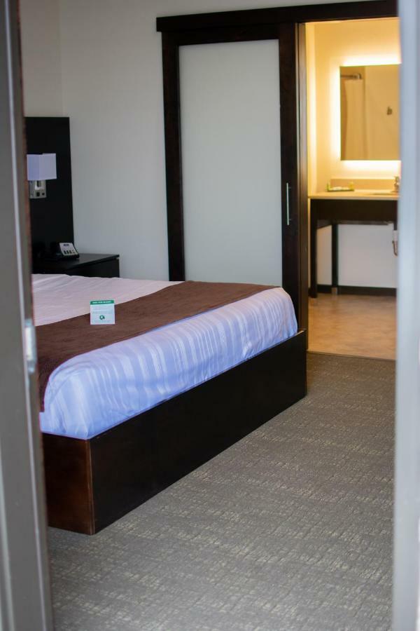 Boarders Inn & Suites By Cobblestone Hotels - Syracuse Экстерьер фото