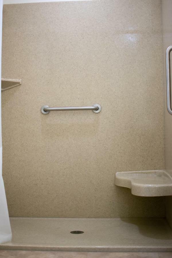 Boarders Inn & Suites By Cobblestone Hotels - Syracuse Экстерьер фото